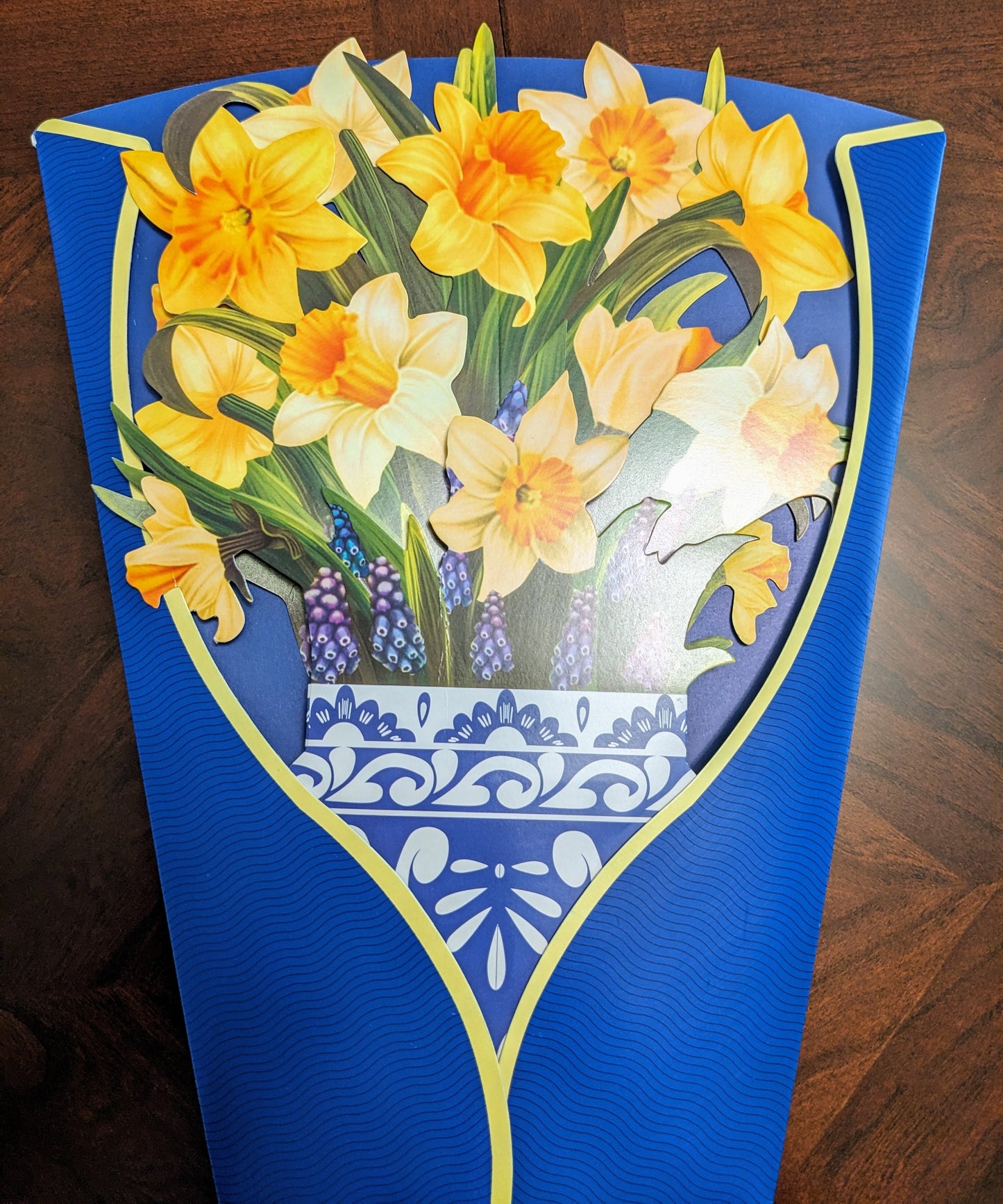 Daffodils in Vase - 3D Pop-Up Floral Bouquet